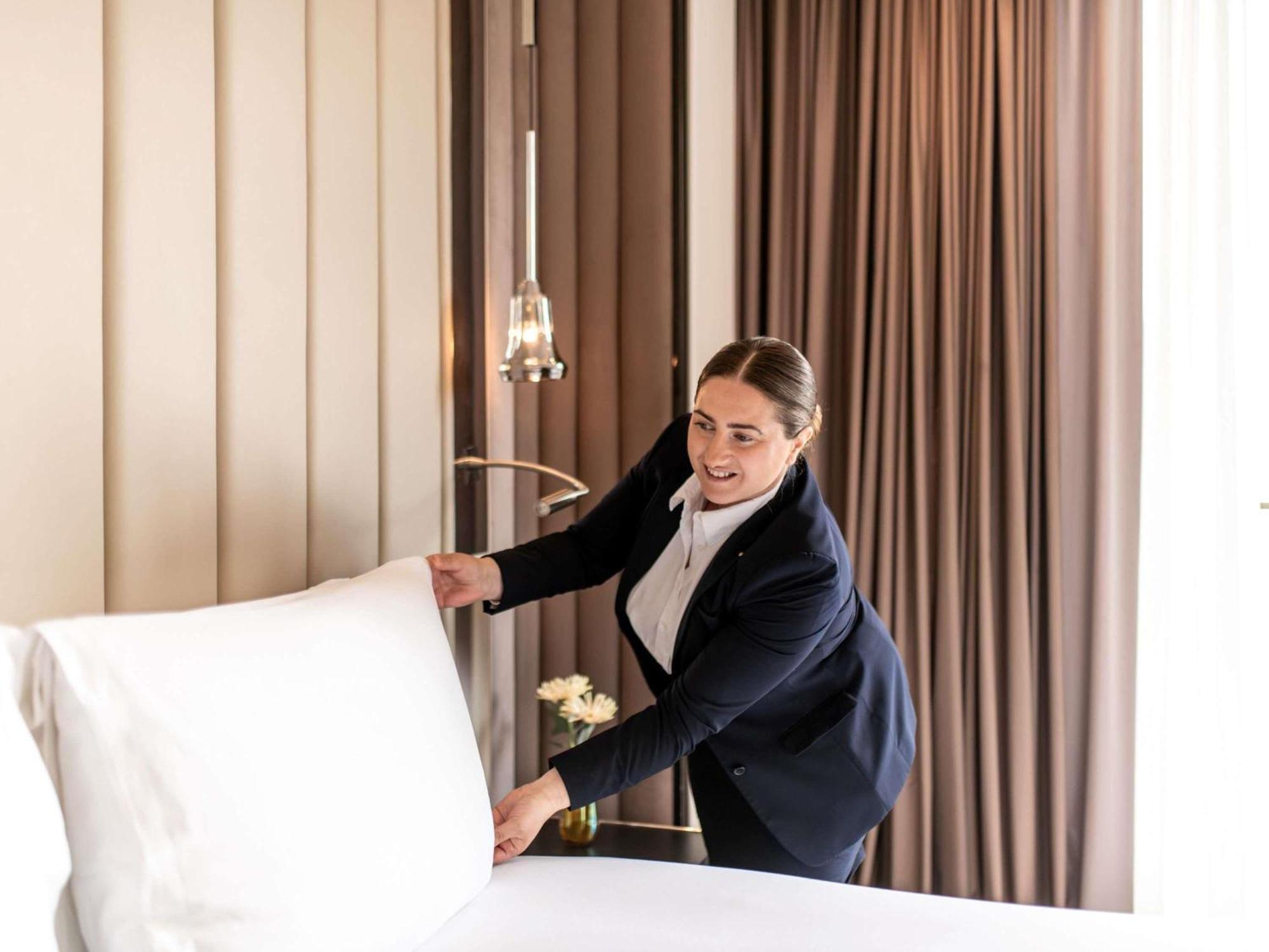 Opera Suite One King Bed City View High Floor