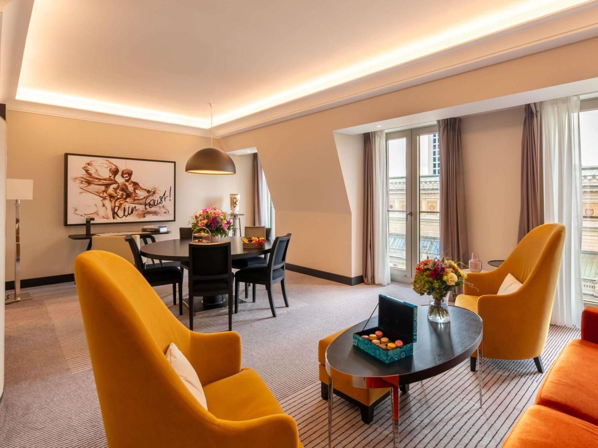 Opera Suite One King Bed City View High Floor